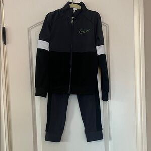 Nike | (5) Kids Tracksuit with Green Logo